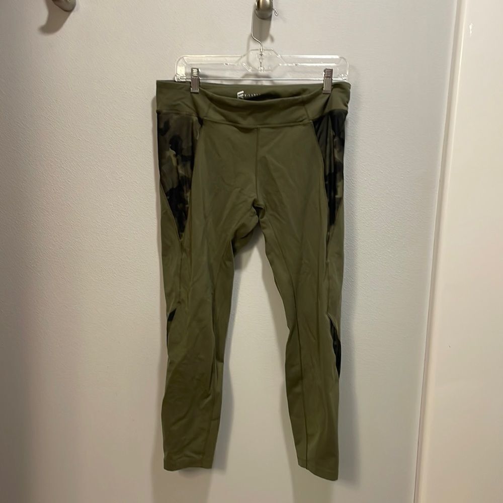 WOMAN’S Camo leggings